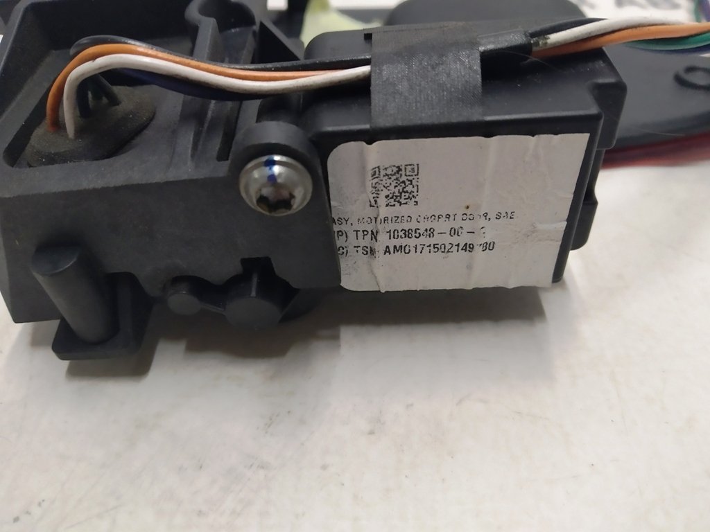 10 Люк порта зарядки с электроприводом Tesla model X S REST 1038548-00-I